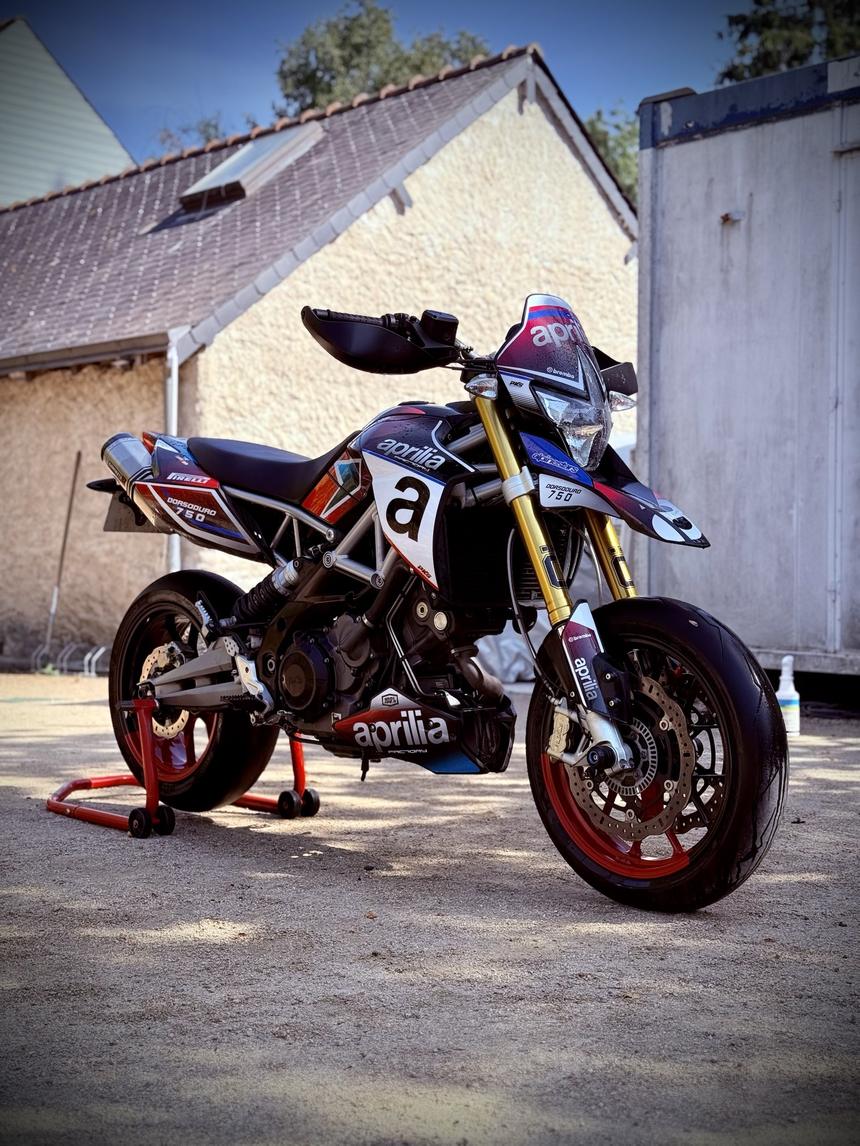 Aprilia Dorsoduro 750 ABS 2015 — photo 1